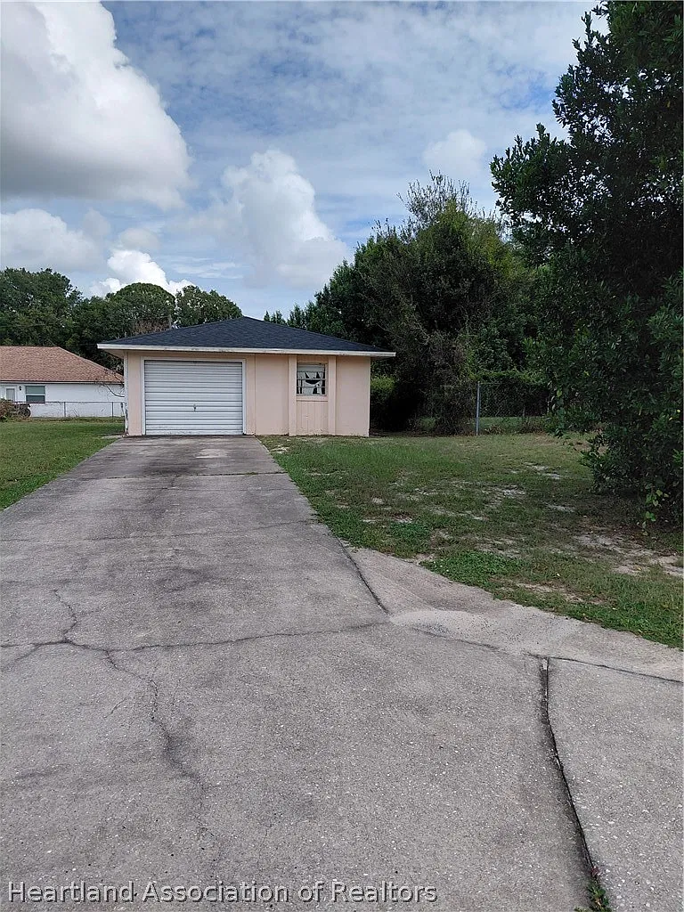 3 bed, 2.0 bath, 1808 sqft, $1,500 — Photo 2