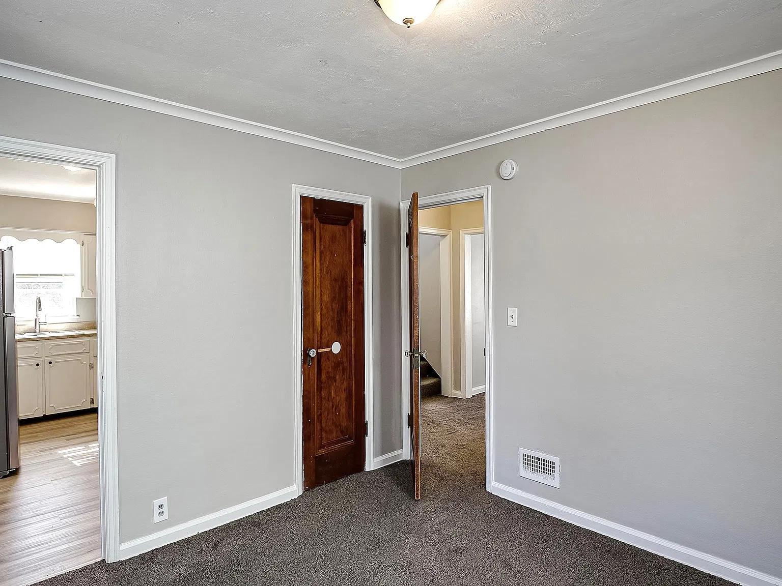 4 bed, 1400 sqft, $1,690 — Photo 2