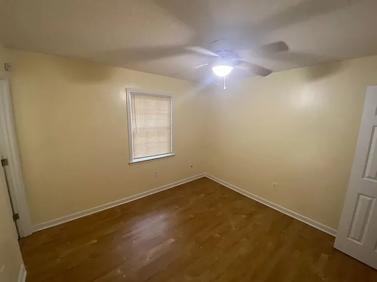 6910 Damascus Rd — Photo 10