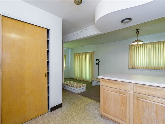5th image of 6001 Helen Ave