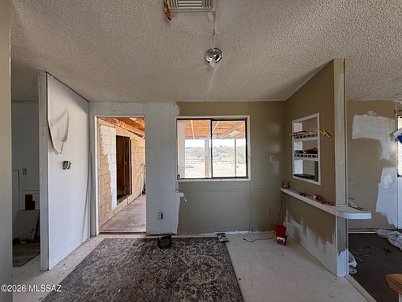 3rd image of 1726 E Morris Ln