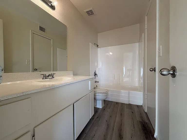 3351 W Harmont Dr — Photo 8