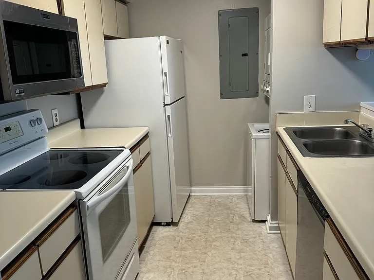 105 W Oglethorpe Ave #202 — Photo 4