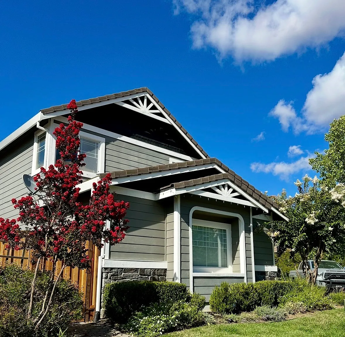 4 bed, 2.5 bath, 2171 sqft, $4,985 — Photo 2