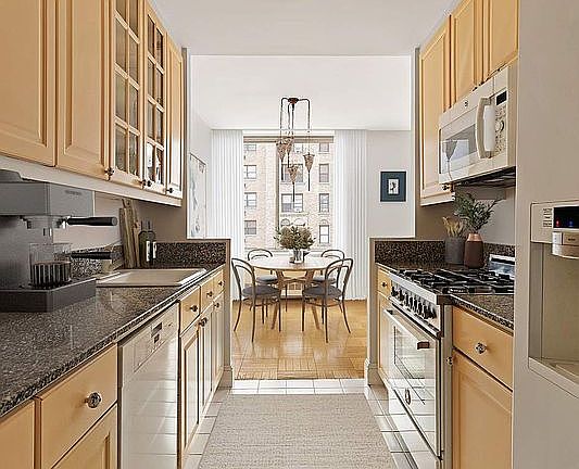 5th image of 308 E 72nd St APT 3B
