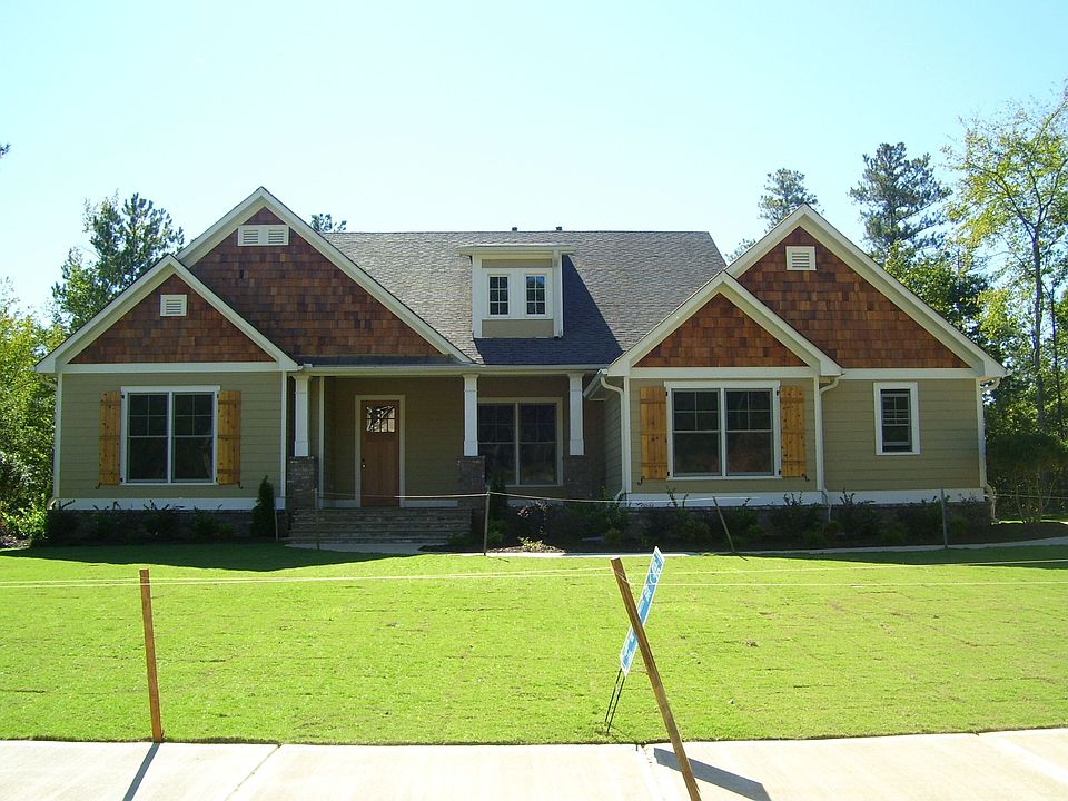 Beautiful Ranch with Outdoor Kitchen and Wooded Rear!