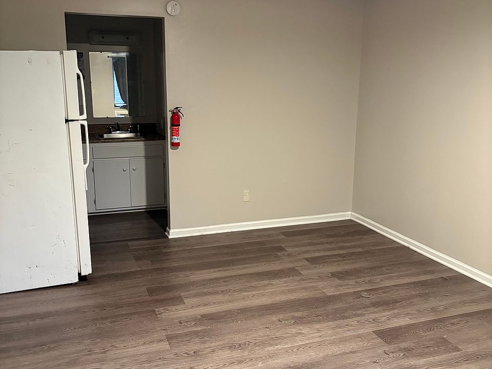 2nd image of 215 E Race St APT 5