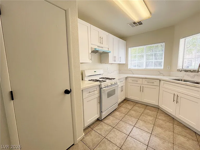 1018 Cliffbrook Hedge Ave — Photo 11