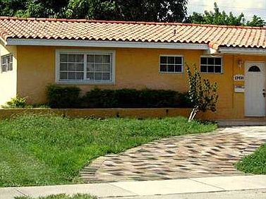 4th image of 19430 NE 19th Ct