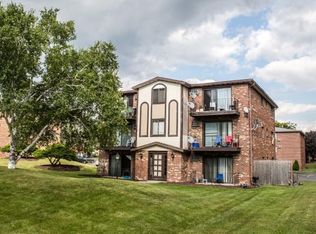 625 W 65th St APT 6, Westmont, IL 60559