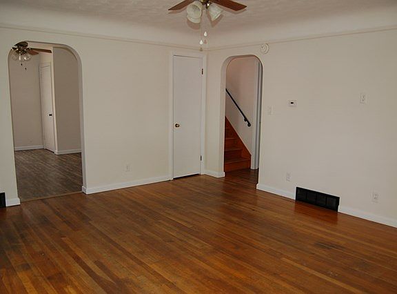 4th image of 547 Olney Ave