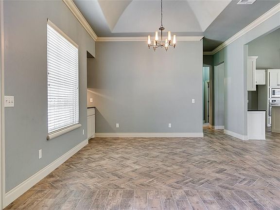 5th image of 17517 Melville Ln