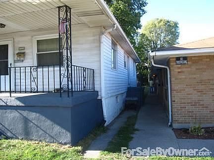 Right side view of house
