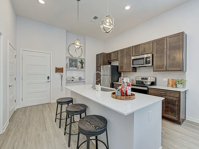 Pullman Pointe — Photo 30