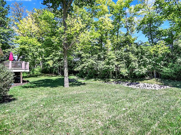 3rd image of 6521 Oak Hollow Cir