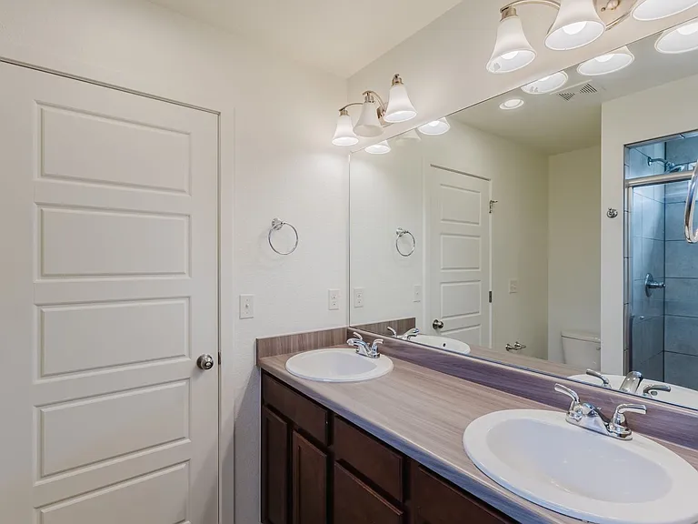2656 Champagne Ave — Photo 19