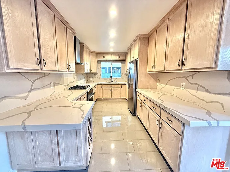2701 S Harcourt Ave #2701 — Photo 8
