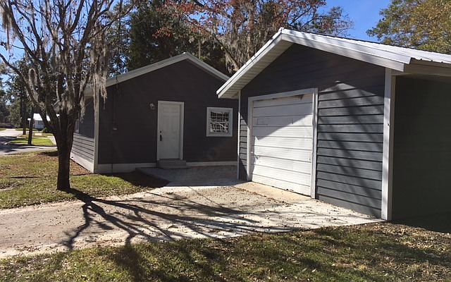1st image of 454 SE McCray Ave