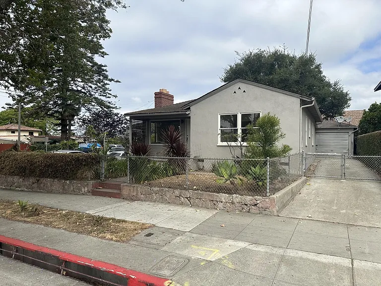 1001 E Montecito St — Photo 2