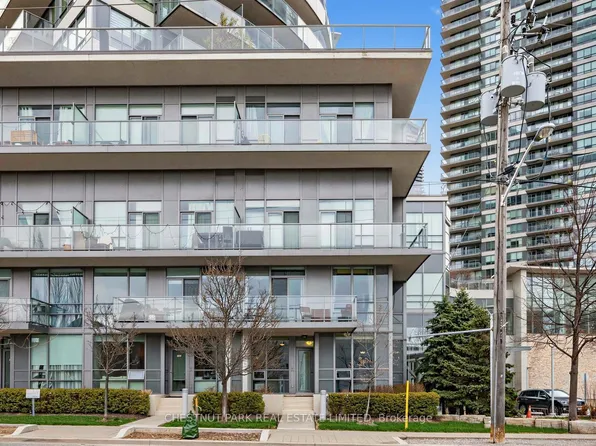 15 Legion Rd #Townhouse 101, Toronto, ON M8V 0A9