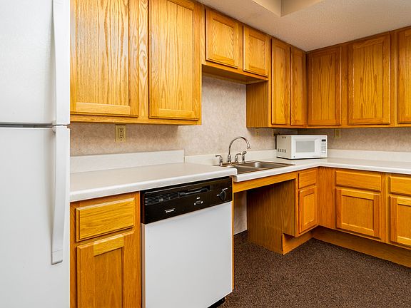 3rd image of 2205 Shenandoah Ln N APT 211
