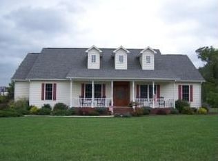 226 Oak Branch Ln, Caldwell, WV 24925