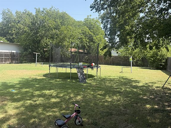 4th image of 502 Nancy Dr