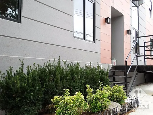 Rented by Brickwood BWR LLC | media 50