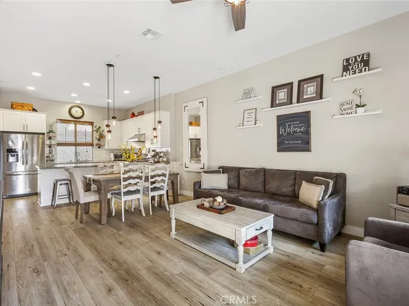 2211 W Anacasa Way, Anaheim, CA 92804