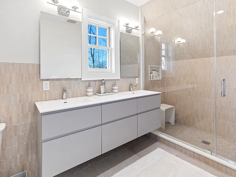 28 Washington Dr — Photo 15