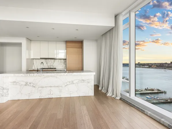 30 Riverside Boulevard image 6 of 18