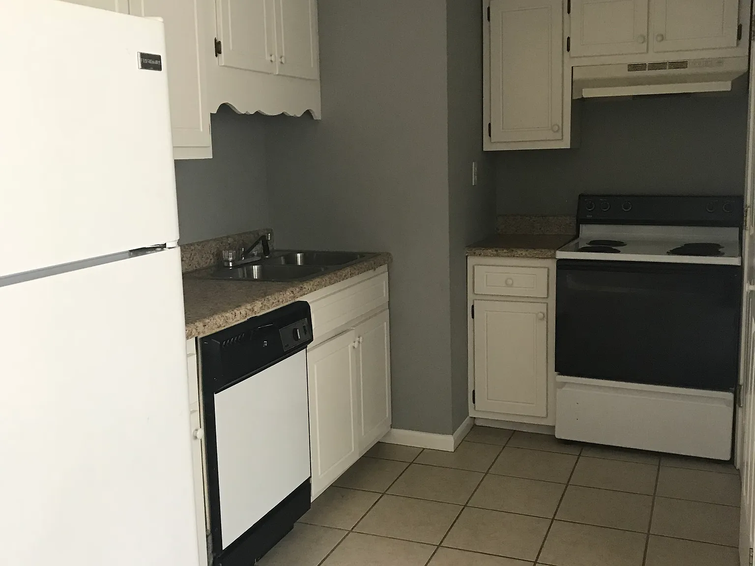 2 bed, 900 sqft, $1,045 — Photo 3
