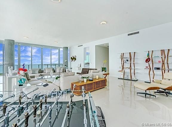 4th image of 2669 S Bayshore Dr #1901N