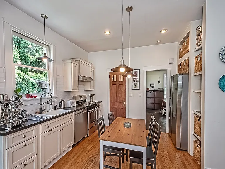6051 Grafton St — Photo 10