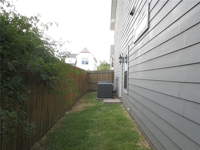 405A Ash St — Photo 21