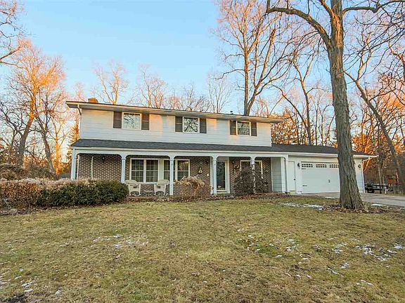 2nd image of 2442 Hawthorne Dr