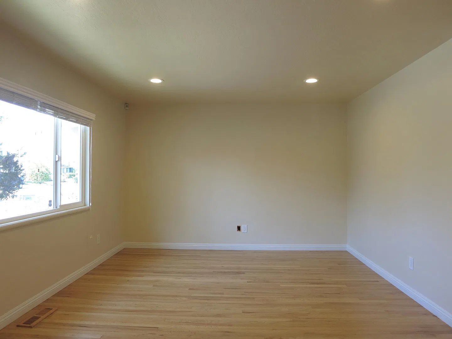 3 bed/2 bath Single family home, dual pane windows, A/C — Photo 4