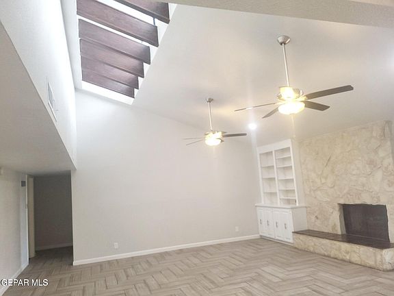4th image of 408 Hollydale Dr