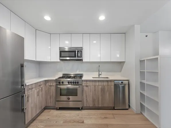 557 Hart Street 3A image 3 of 5