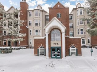 220 Fox Hollow Dr APT 104, Mayfield Heights, OH 44124