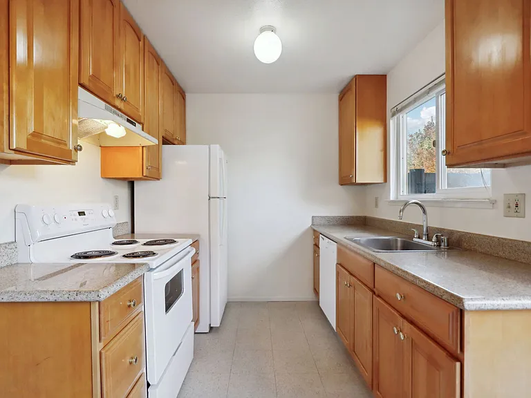 Westwood Apartments — Photo 19
