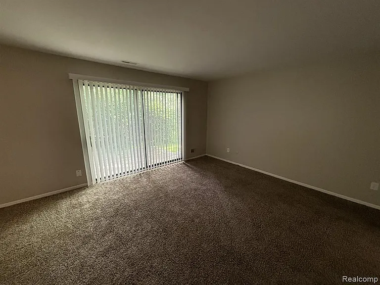 27153 Farmbrook Villa Dr — Photo 2