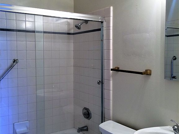 4th image of 400 Monterey Blvd APT 9