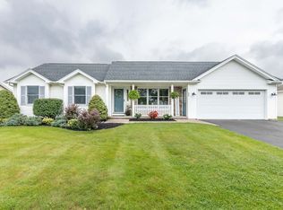 323 Crystal Creek Dr, Rochester, NY 14612