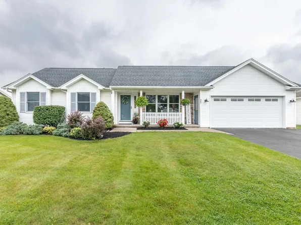 323 Crystal Creek Dr, Rochester, NY 14612
