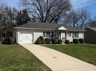 7425 Horton St, Overland Park, KS 66204