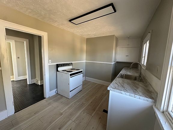 2nd image of 945 F St