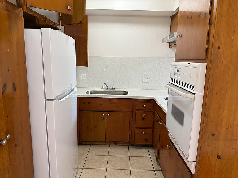 913 E Windsor Rd #6 — Photo 12