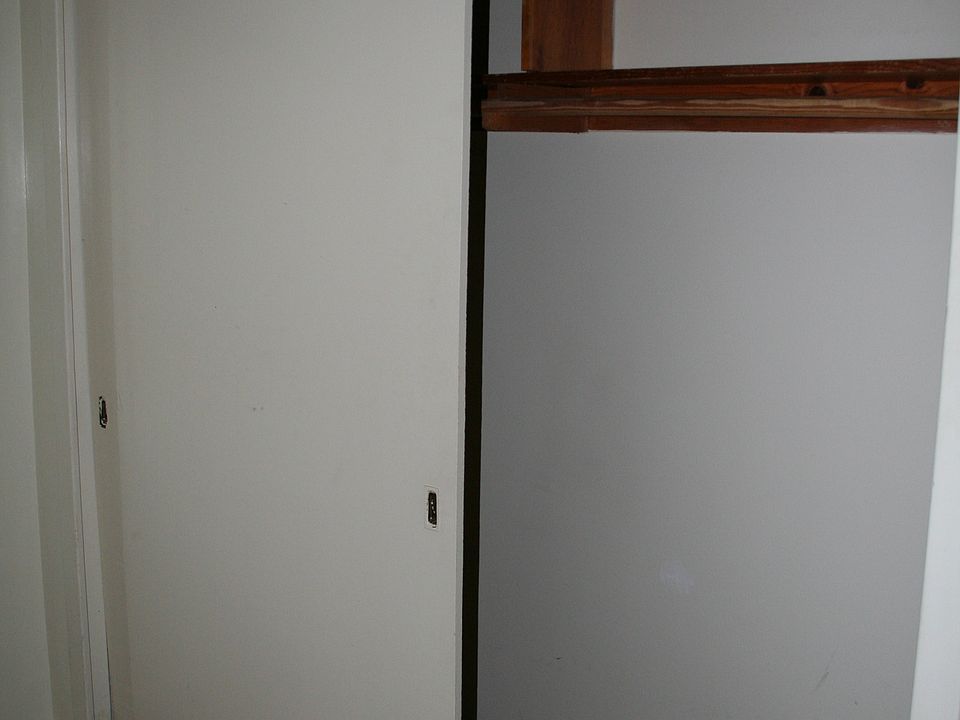 2nd image of 1084 E South St APT 6