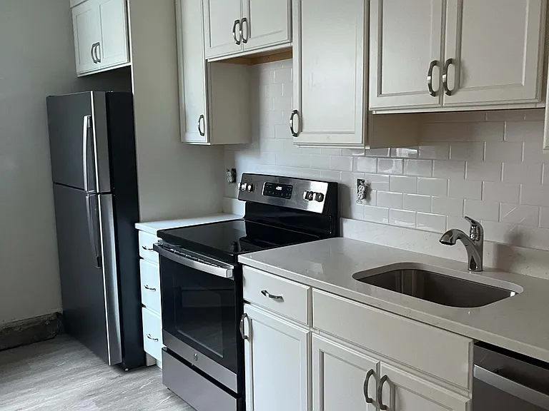 4200 Woodland Ave #4202A — Photo 1
